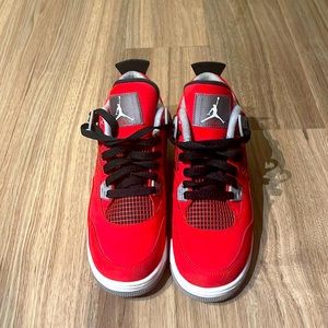 Retro Jordan Red 4s